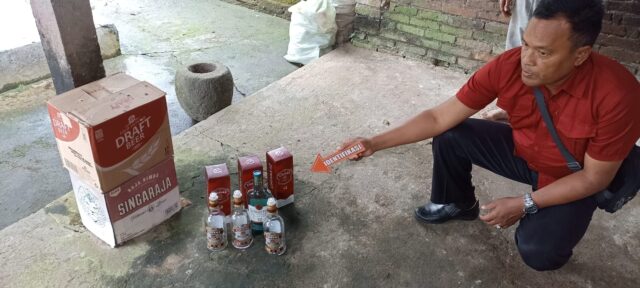 Keracunan Miras, 5 Warga Kukuh Dilarikan ke Rumah Sakit