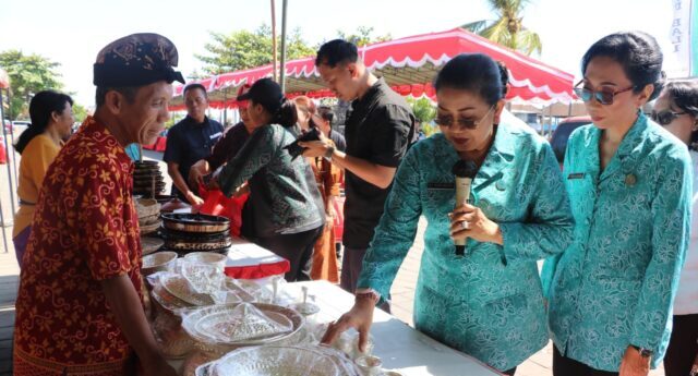 Pasar Murah Program "Berbelanja dan Berbagi"