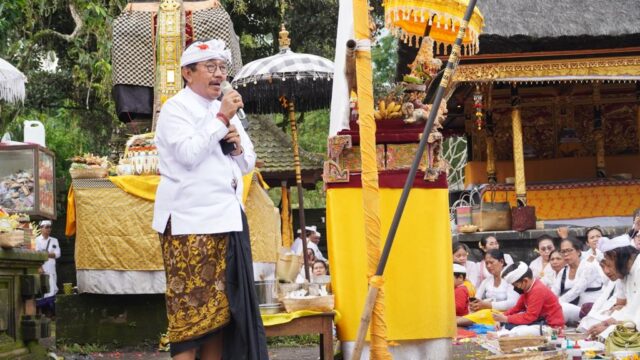 Pura Mandara Giri Semeru Agung