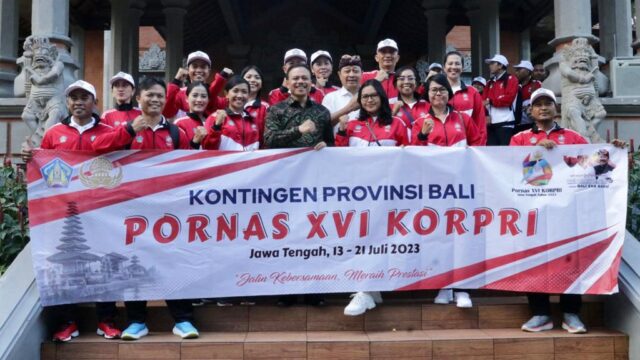 Sekda Bali Dewa Made Indra Lepas 161 Kontingen PORNAS XVI KORPRI Provinsi Bali