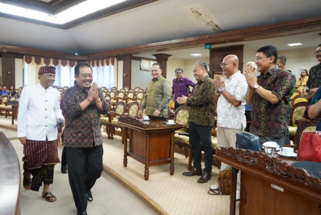 Wagub Cok Ace Hadiri Rapat Paripurna DPRD Bali