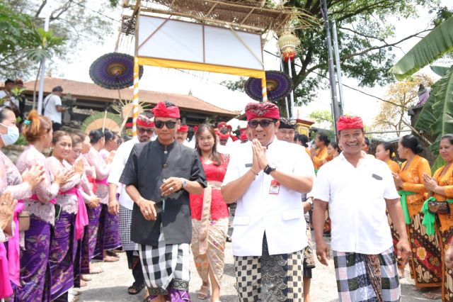 Bupati Tabanan Hadiri Upacara Pitra Yadnya dan Manusa Yadnya di Baturiti