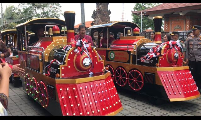 Sarana Bermain Kereta Api Taman Manjakan Anak di Kota Tabanan