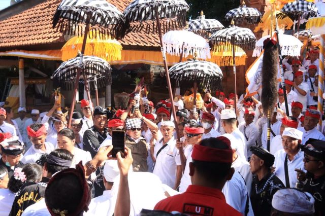 Bupati Tabanan Mendak Ida Bhatara Tirta: Eedan Karya Agung Panca Wali Krama dan Ngenteg Linggih di Kantor Bupati