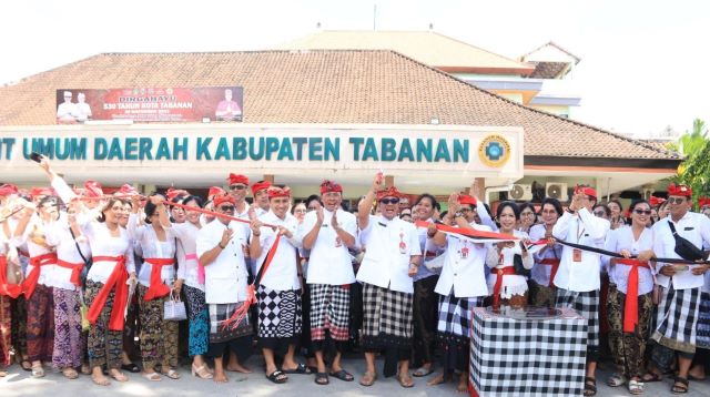 Bupati Tabanan Resmikan Penyengker RSUD dan Hadiri Upacara di Pura Mutering Jagat Dalem Sidakarya