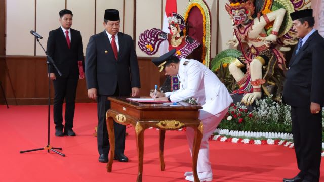 Pj. Gubernur Mahendra Jaya Lantik Jendrika Sebagai Penjabat Bupati Klungkung