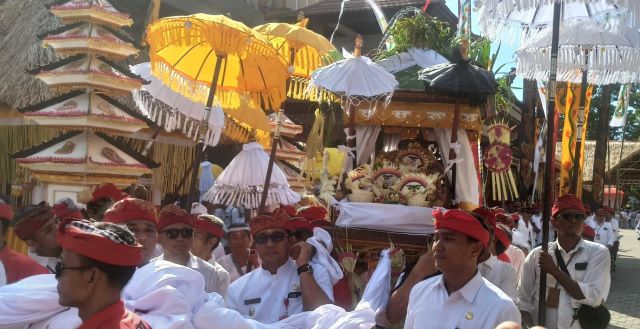 Prosesi Mendak Siwi Rangkaian Karya Agung Panca Wali Krama di Kantor Bupati