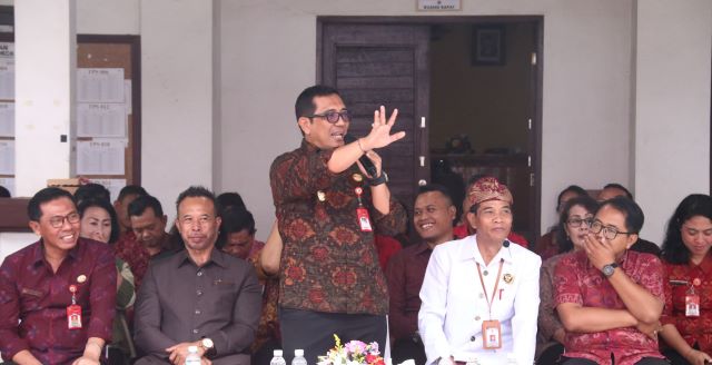 Bupati Sanjaya Ajak Warga Jaga Kebersihan dan Lingkungan Danau Beratan