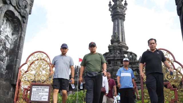 Pj. Gubernur Mahendra Jaya Tinjau Kondisi Lapangan Puputan Margarana untuk Penataan Ulang