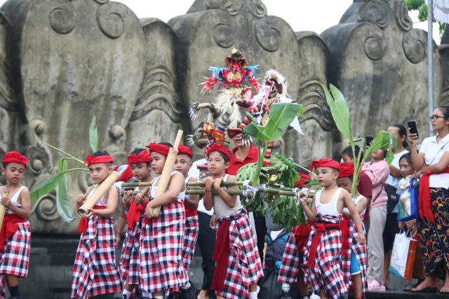 Bupati Sanjaya Dukung Kreativitas Anak-Anak Melalui Festival Ogoh-Ogoh Singasana