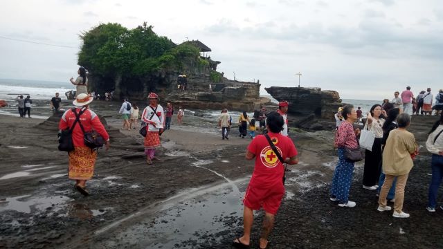 Minat Wisatawan Melonjak, Kunjungan ke Tanah Lot Meningkat