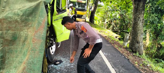 Tabrak Bokong Tronton di Antosasri, Sopir Truk Tewas