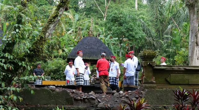 Bupati Tabanan Tinjau Dampak Bencana Cuaca Ekstrem di Pura Luhur Batukau