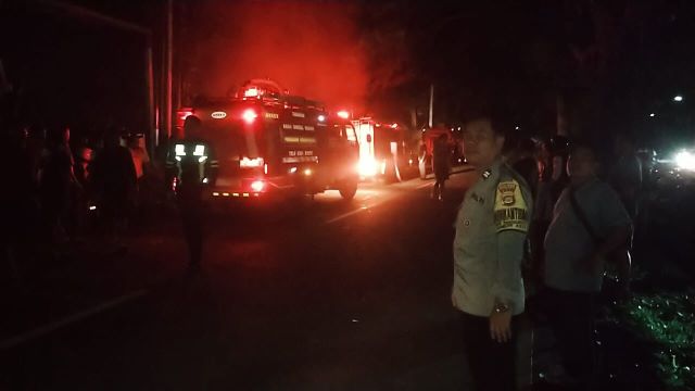 Tak Hanya Warung Makan, Mobil, Uang, dan Perhiasan Juga Hangus Terbakar