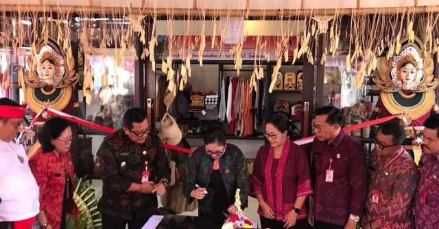 Peresmian Pojok IKM Dekranasda di DTW Tanah Lot