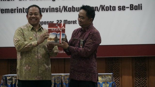 Pj. Gubernur Bali Serahkan LKPD Unaudited  Pemerintah Provinsi Bali Tahun 2023