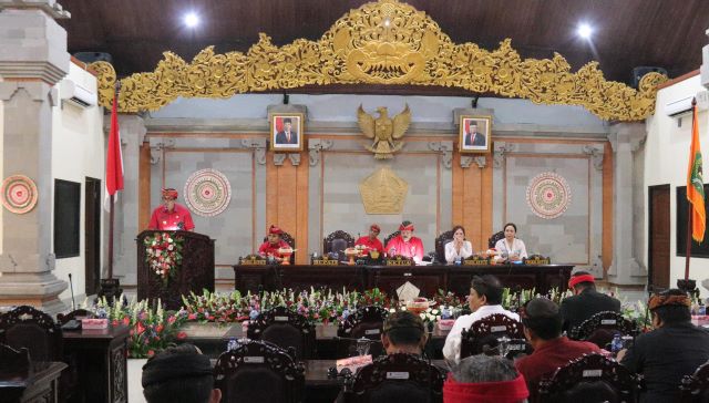 Bupati Sanjaya Sampaikan Capaian dan Tantangan di Rapat Paripurna LKPJ Bupati TA 2023