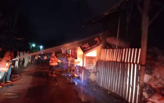 Warung dan Gudang Rongsokan