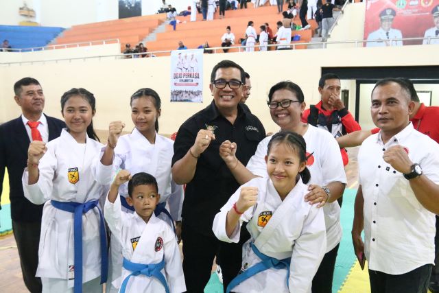 Bupati Sanjaya Dukung Prestasi Generasi Muda dalam Kejuaraan Karate Pelajar