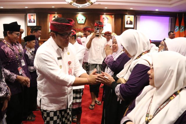 Bupati Tabanan Lepas Keberangkatan 36 Calon Jemaah Haji ke Tanah Suci