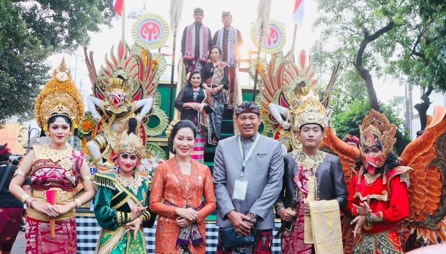 Parade Budaya HUT Dekranas ke-44