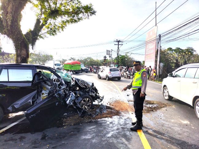 Kecelakaan Beruntun di Simpang Tiga Berembeng