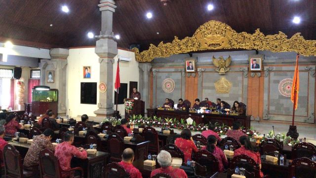 Rapat Paripurna Pandangan Umum Fraksi PDIP DPRD Tabanan Terhadap 3 Ranperda