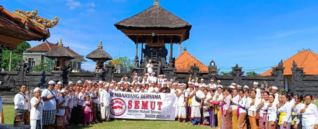 Relawan Semut Sembahyang Memperingati Bulan Bung Karno