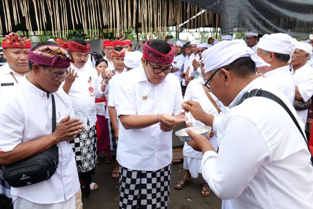 Bupati Tabanan Hadiri Ngenteg Linggih di Pura Subak Abian Batur Dayang