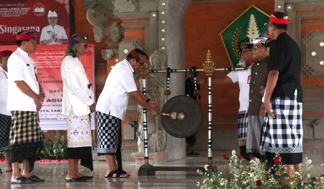 Bupati Sanjaya Buka Paruman Agung Desa Adat Kota Tabanan