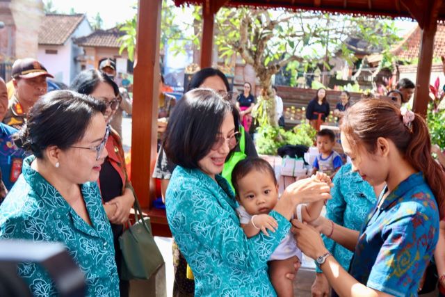 Fokus Pencegahan Stunting: Pj. Ketua TP PKK Bali Ny. drg. Ida Mahendra Ajak Orangtua Kawal Tumbuh Kembang Anak