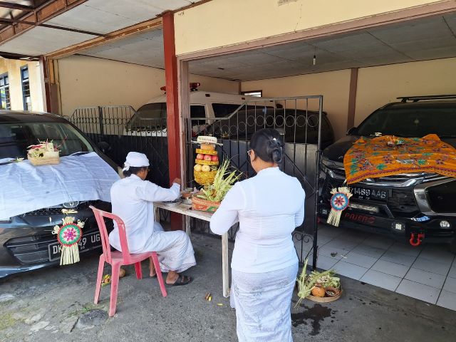 Tumpek Landep, Lapas Tabanan Upakarai Senpi dan Mobil Dinas