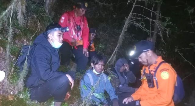 4 Pendaki Tersesat di Gunung Batukaru Berhasil Diselamatkan