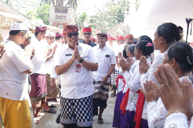 Bupati Sanjaya Dukung Pelestarian Tradisi Adat Pitra Yadnya Warga Tegaljadi