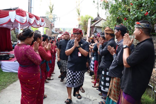 Bupati Tabanan Apresiasi Gotong-Royong Warga dalam Rangka Karya Yadnya