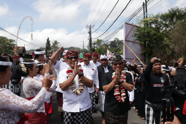 Bupati Tabanan dan Bupati Badung Hadiri Upacara Karya Agung di Desa Adat Candikuning