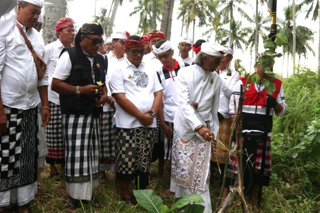 Bupati Sanjaya Hadiri Pemelaspasan Parkir dan Ngeruak Setra Pembangunan Krematorium Desa Adat Kota Tabanan