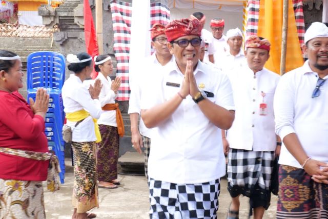 Bupati Tabanan Hadiri Upacara Ngenteg Linggih di Desa Adat Gelunggang