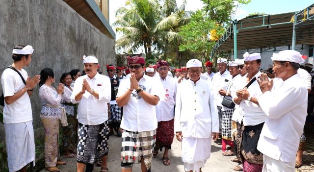 Bupati Tabanan Hadiri Upacara di Desa Tegalmengkeb dan Bongan