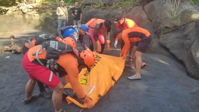 WNA Asal Australia Ditemukan Tewas Setelah Terseret Arus di Pantai Pengasahan