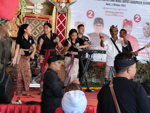 Milenial dan Gen Z Desa Selat Joget Bareng Giri Prasta, Pastikan Coblos Nomor 2 Koster-Giri