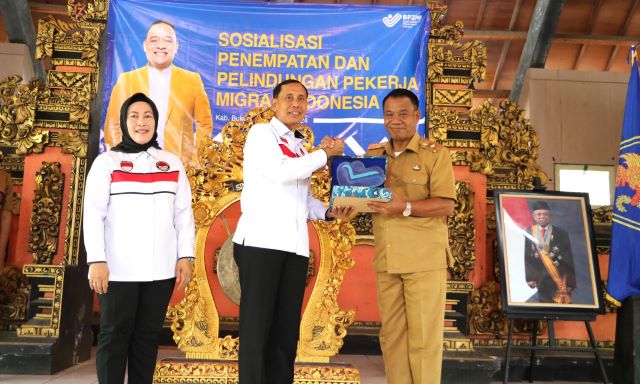 Pj Bupati Kepala Desa Harus Jadi Ujung Tombak Perlindungan PMI