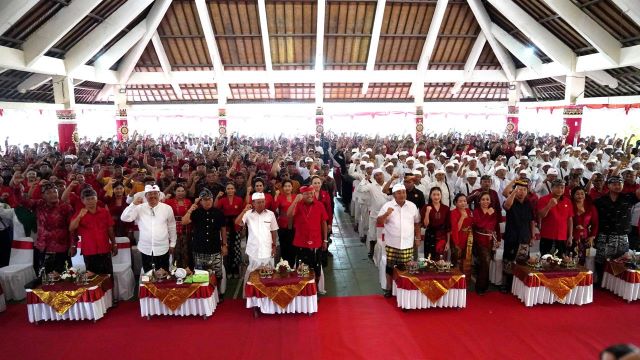 Ribuan Warga Gianyar Tekad Bulat Menangkan Koster-Giri dan AMAN