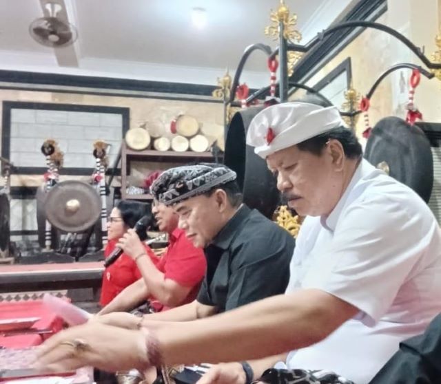 Simakrama di Tiga Banjar Desa Beraban, Warga Bersatu Siap Menangkan Koster-Giri dan Sanjaya-Dirga