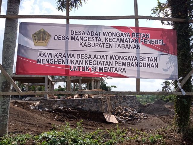 Spanduk Penutupan Proyek Vila di Wongaya Betan Dirusak