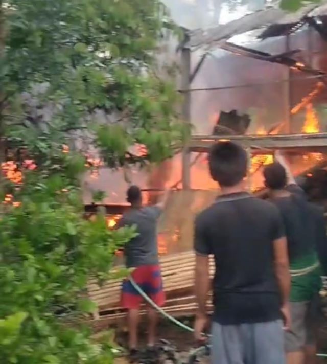 Bekas Kandang Ayam Penyimpanan Serabut Kelapa Hangus Terbakar