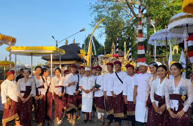 Koster Kunjungi Pura Manik Toya, Kenang Momen Haru Bantuan Pasca Bencana Hebat