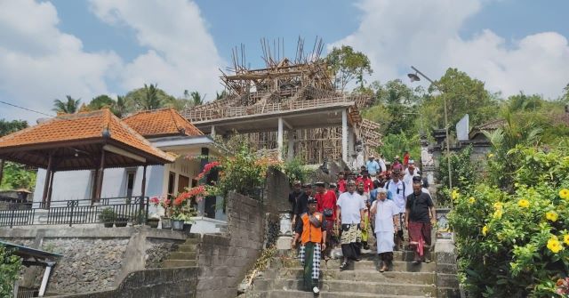 Koster Siap Bantu Pembangunan Wantilan dan Pura Desa Sepang