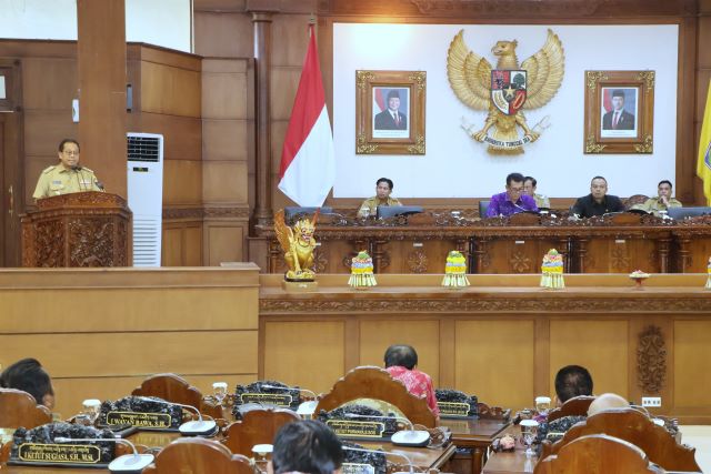 Pj. Gubernur Bali Berikan Tanggapan Terhadap Pandangan Umum Fraksi tentang Perubahan Bentuk Hukum Jamkrida