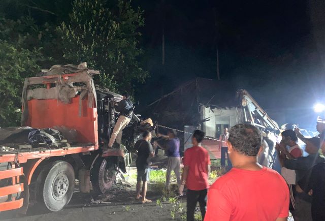 Sopir Truk Mengantuk, Tabrak Truk Lain dan Rumah di Tabanan, Sopir Tewas